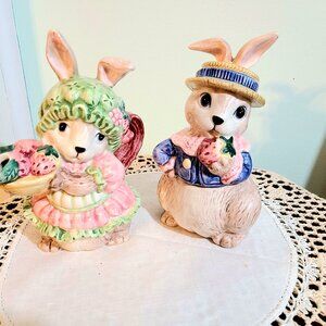 Vintage Super Cute Creamer and Sugar Bowl Bunny shape in Excellent Condition